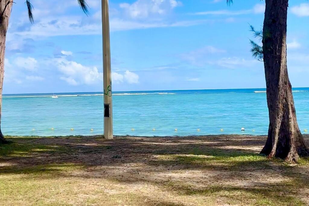 3 Bedroom Beachside Apartment - 30 Secs From Beach Flic en Flac Exterior photo