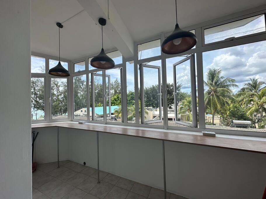 3 Bedroom Beachside Apartment - 30 Secs From Beach Flic en Flac Exterior photo