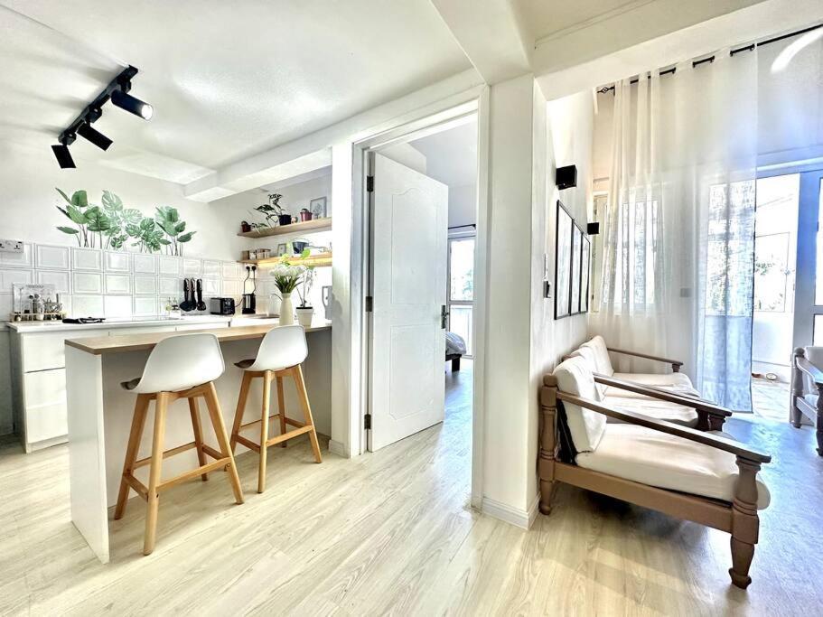 3 Bedroom Beachside Apartment - 30 Secs From Beach Flic en Flac Exterior photo